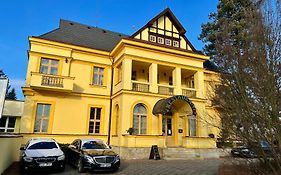 Palace Inn